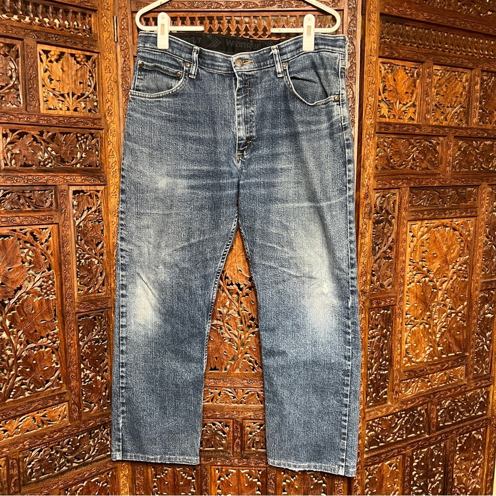 Wrangler Men’s Regular Fit Straight Leg Jeans Medium Wash 34x29 Denim Pant